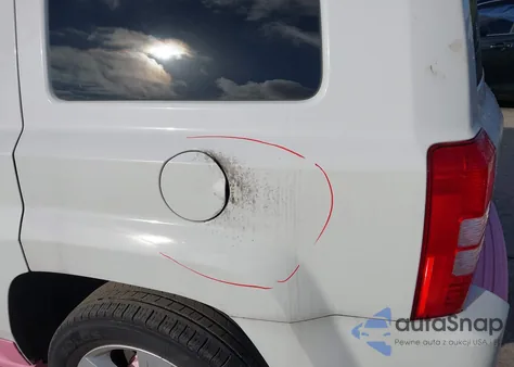 2013 Jeep Patriot Latitude z USA, uszkodzony, nr VIN 1C4NJPFB5DD102929